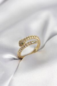 Yılan Model Gold Renk Zirkon Taşlı Kadın Yüzük