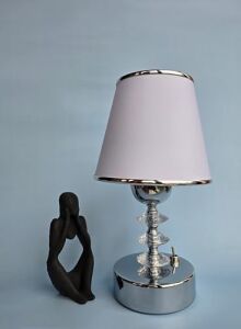 Fey Abajur Pilli Kablosuz Masa Lambası 25 Cm, El Yapımı Krom Metal Ayaklı Beyaz Kumaş Başlıklı, Başucu Lambası, Komodin Lambası, Dekoratif Gece Lambası, Beyaz Işık,pilli Abajur