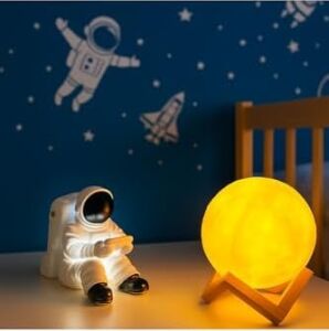 Işık Kasabası(28) Oturan Astronot ve 3D Küre LED Gece Lambası Tabletli Astronot Sarı,beyaz