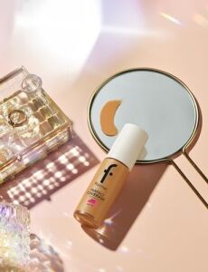 Perfect Coverage Yüksek Pigmentli & Yarı Parlak Bitişli SPF15 Fondöten