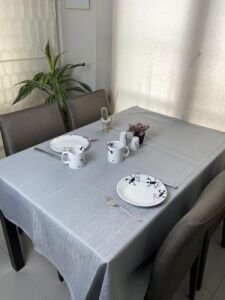 Vi Ihlamur Keten Görünümlü, Su Geçirimsiz, Kayma Yapmayan Premium Masa Örtüsü (145 cm x 185 Cm, Bej)