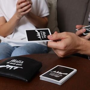 Apostrophe Games Mafia Parti Oyunu - Yalan, Blöf, Aldatma Oyunu - 38 Rol Kartı, Yetişkin ve Genç Kart Oyunu