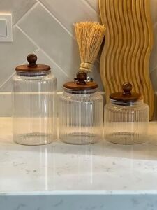 3'lü Üçlü Lüks Çizgi Cam Desenli Top Kulplu Akasya Vakum Kapaklı Baharat Takım