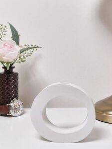 Minimalist Halka Formunda Dekoratif Beton Vazo – Şıklık ve Modernlik Bir Arada