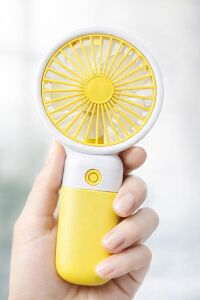 Standlı 3 Mod Şarjlı El Fanı 3 Kademe Seyahat Masaüstü Vantilatör Taşınabilir Mini Fan F139 (Sarı)
