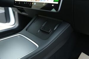 Tesla Model Y ile Uyumlu Kablosuz Şarj Pedi V2