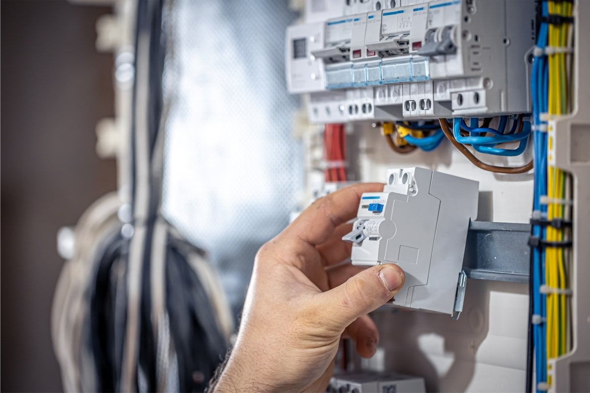 ELEKTRİK EKİPMANLARI